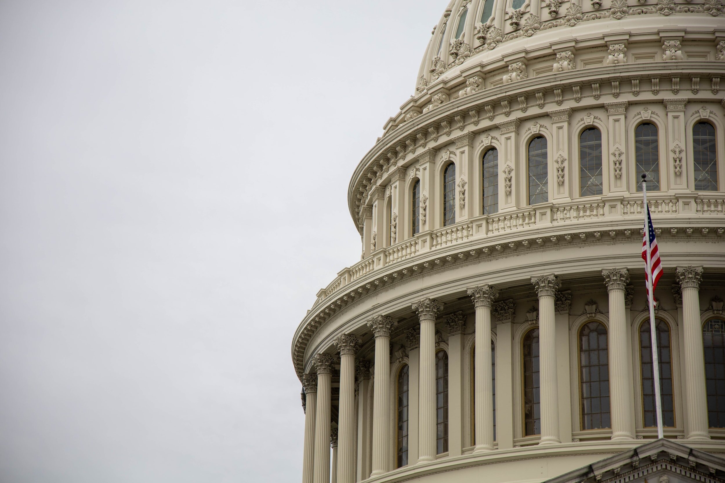 capitol-buildling-and-flag